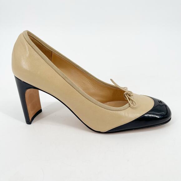 Vintage Chanel Beige Black Leather CC Cap Toe Bow Block Heel Pumps Shoes EU 39 - Picture 2 of 13